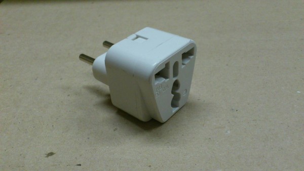 Сетевой переходник с азиатской на евро вилку для iPad
